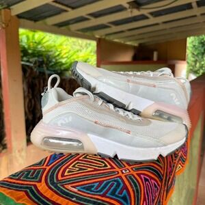 Nike‎ Air Max 2090 White/Pink Tint Size US 6Y
